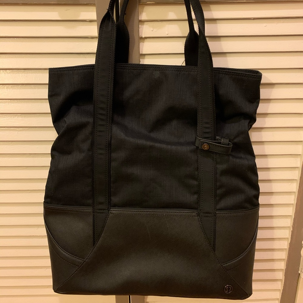 Lululemon overnight tote